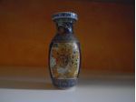 UN VASO IN CERAMICA MEDIO(ALTO 15 CM)ORIENTALE DIPINTO A MANO CON DONNE E PAESAG