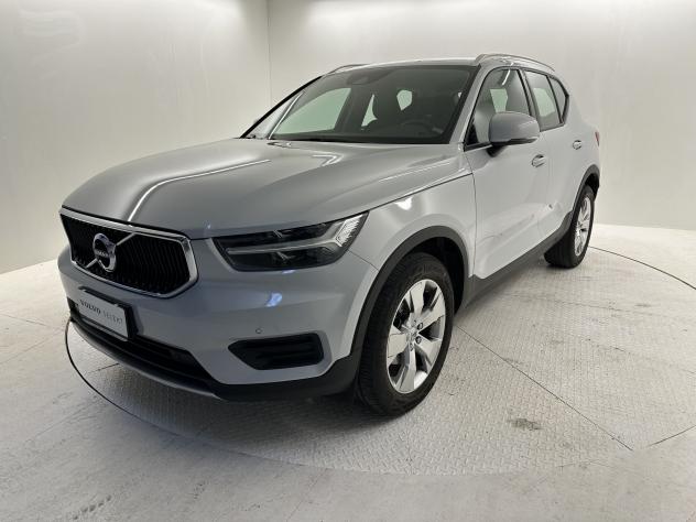 Volvo XC40 T2 automatico Momentum Pro