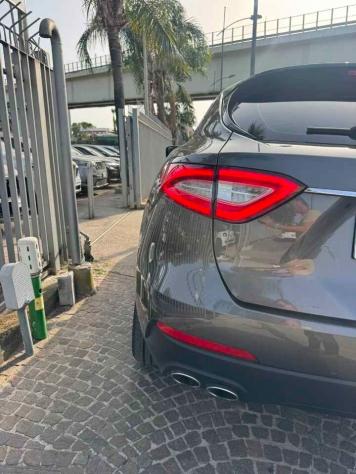 MASERATI LEVANTE 3.0 D 250 CV - Foto 10
