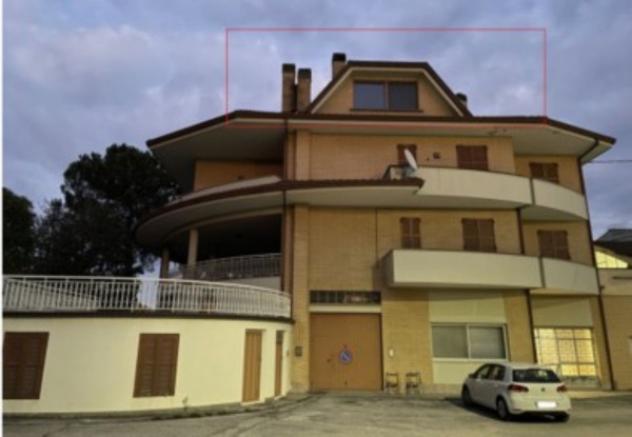 Immobile in asta di 325 m² con più di 5 locali in vendita a Monterubbiano - Foto 2