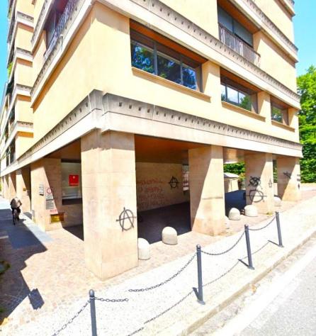 NEGOZIO CON VETRINE E TERRAZZINO A LECCO Centro - Foto 2